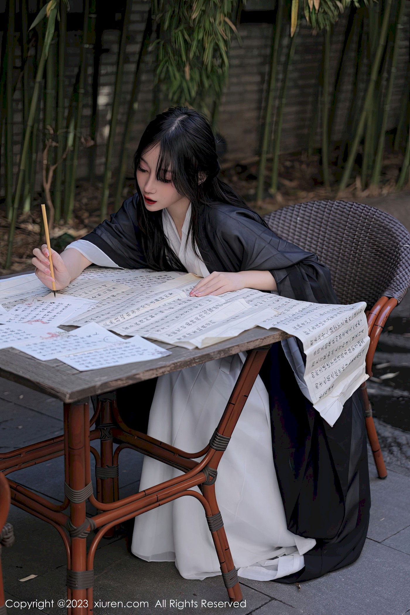 [秀人XiuRen] No.6094 玥儿玥er – 白色古装+曼妙娇躯海南旅拍-瞬颜部落