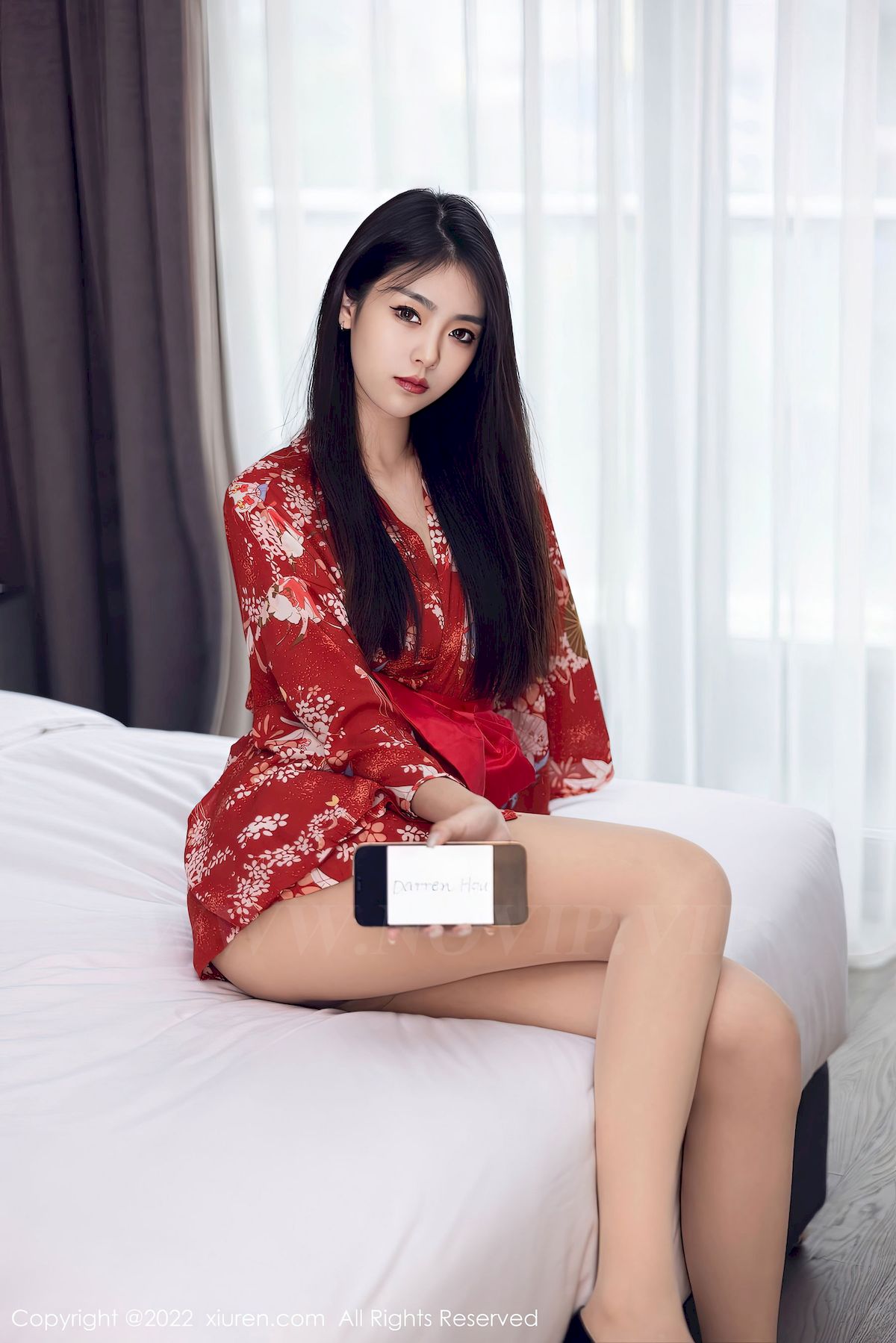 [秀人XiuRen] No.5736 模特可乐Vicky – 红色服饰+原色丝袜性感写真-瞬颜部落