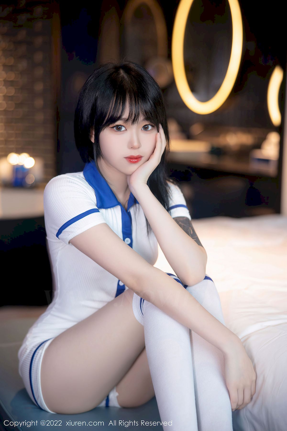 [秀人Xiuren] No.5291 模特奶瓶子 – 水手服饰+白色长袜性感写真-瞬颜部落