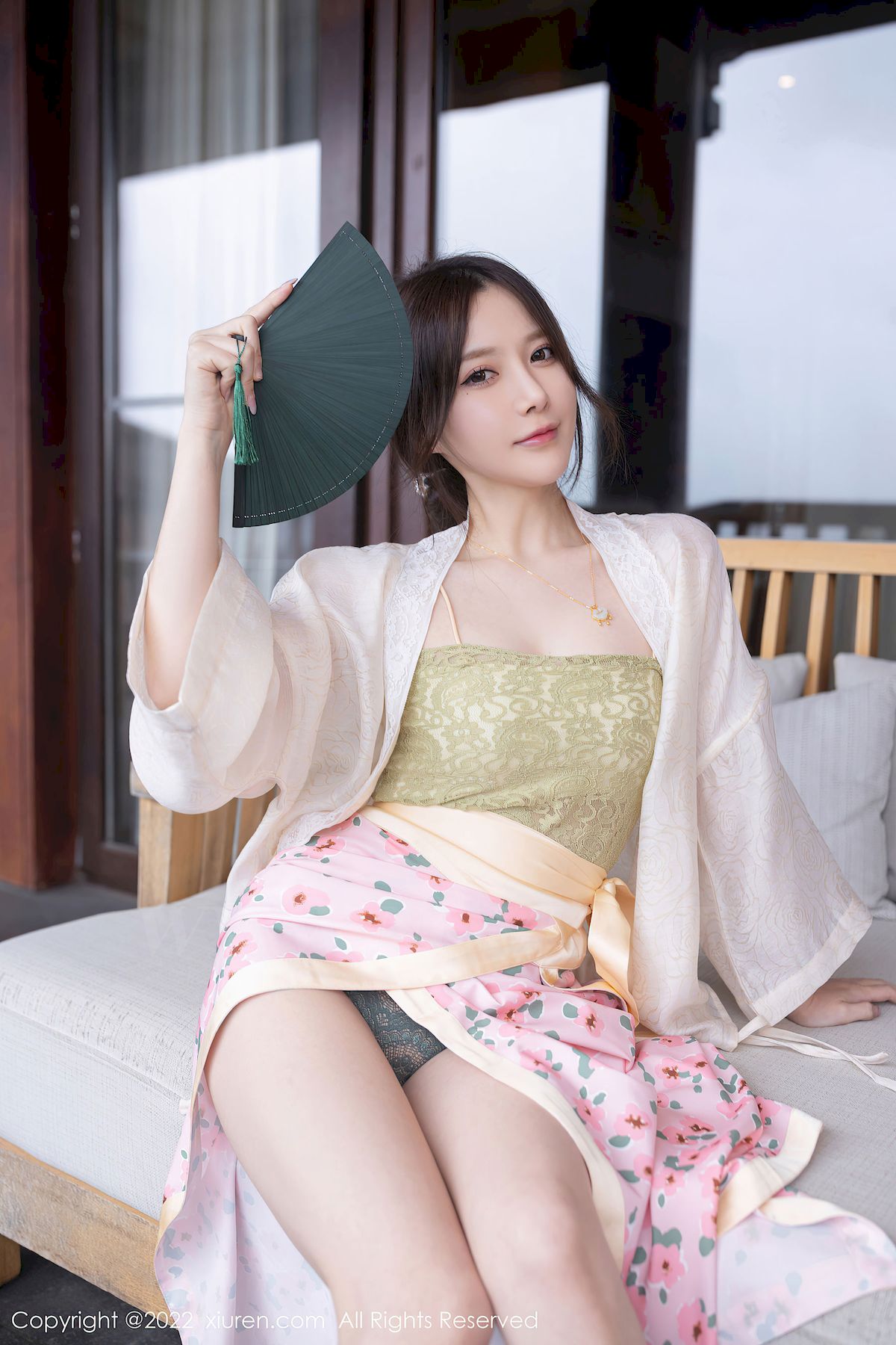 [秀人XiuRen] No.5130 模特鱼子酱Fish – 古装服饰+修长美腿云南旅拍-瞬颜部落