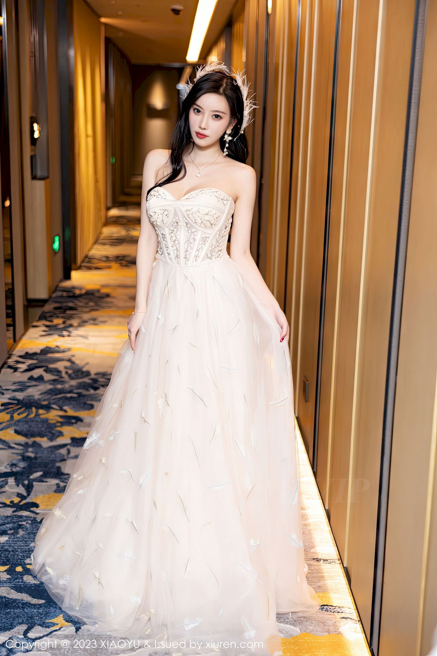 [语画界XIAOYU] Vol.941 女神杨晨晨Yome – 露肩长裙+生日主题私房写真-瞬颜部落