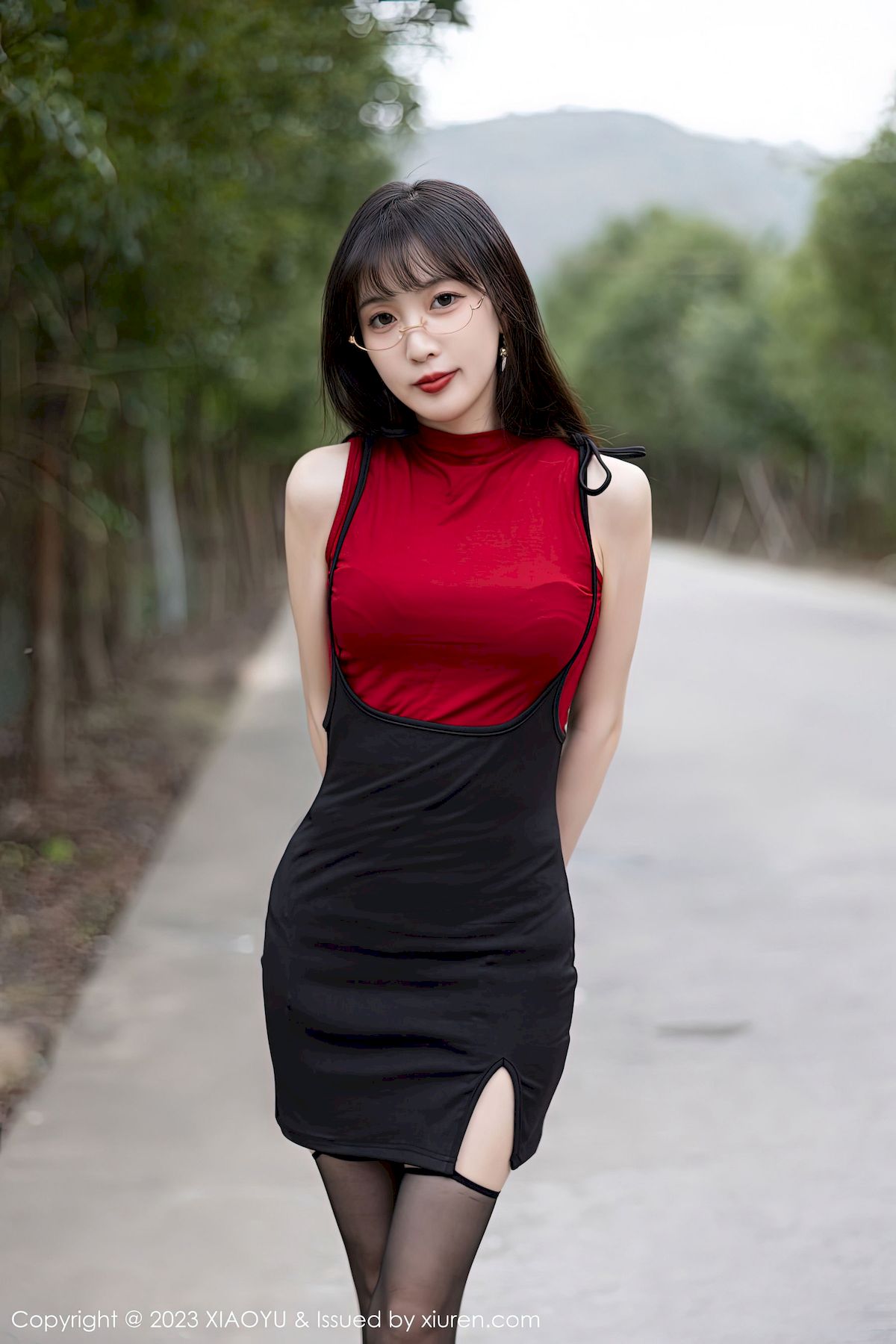 [XIAOYU语画界] VOL.950 模特林星阑 – 红色上衣+黑丝吊裙性感写真-瞬颜部落