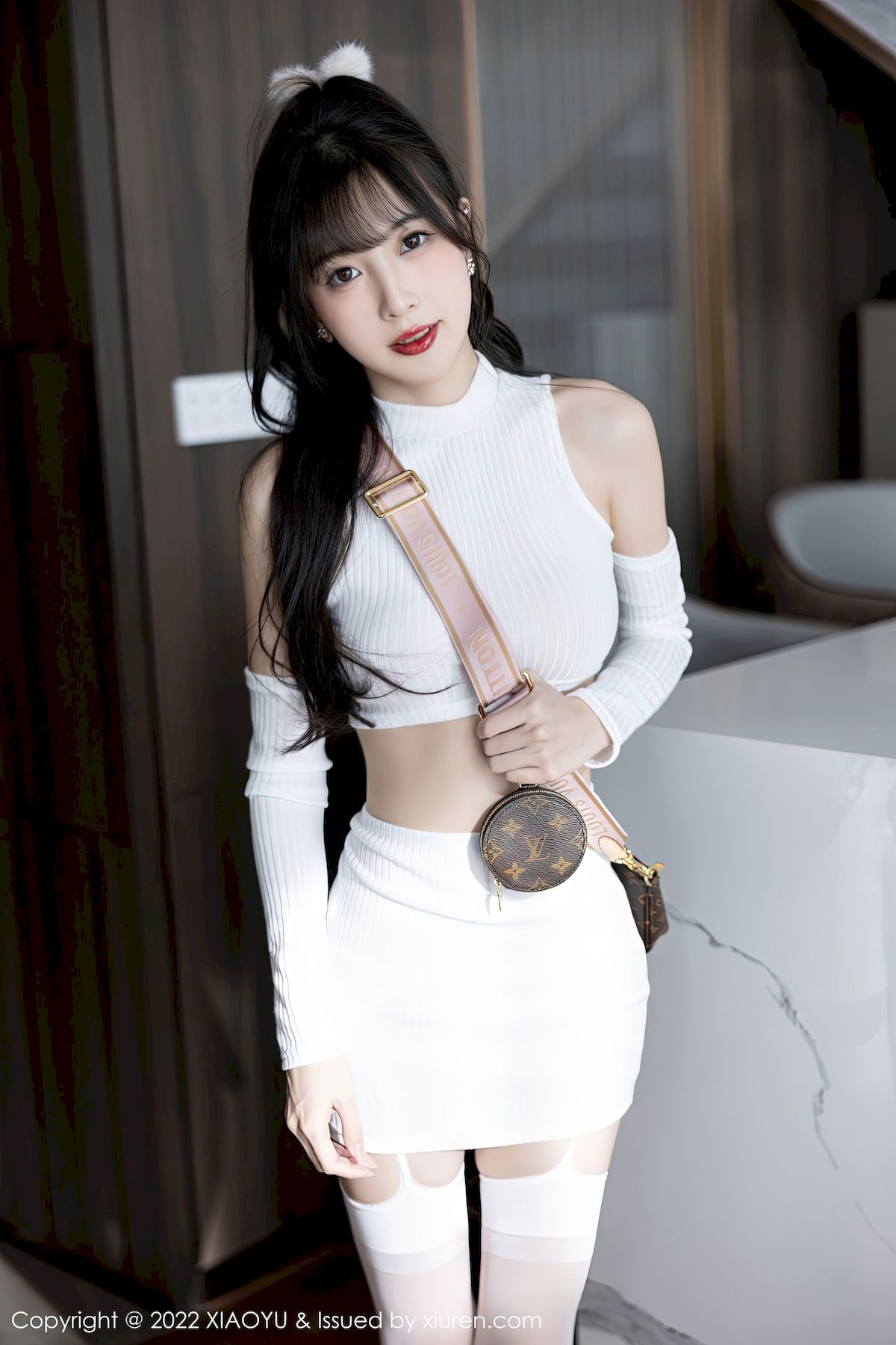 [语画界XIAOYU] Vol.928 模特林星阑 – 白色短款上衣+白色丝袜性感写真-瞬颜部落