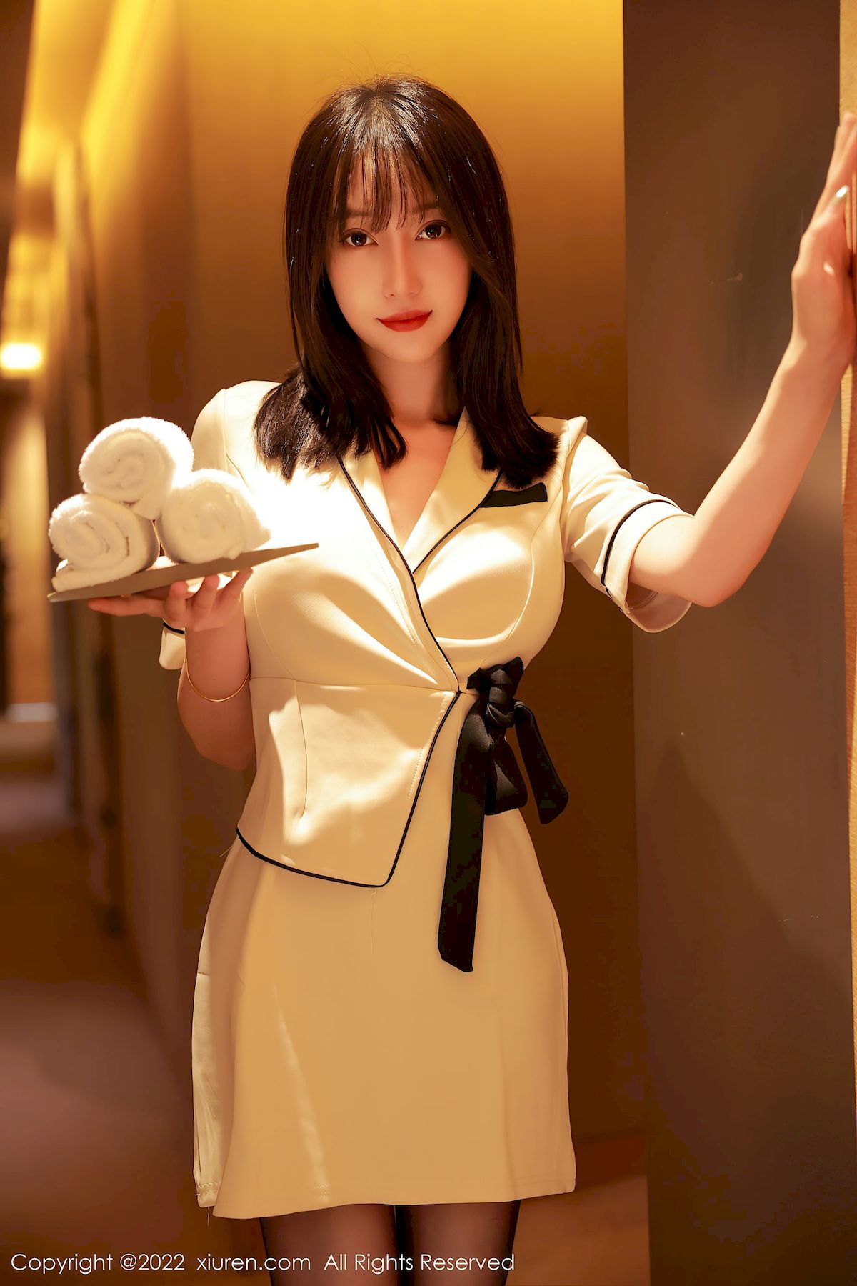 [秀人XiuRen] No.5534 模特玥儿玥er – 客房经理角色扮演香格里拉旅拍-瞬颜部落
