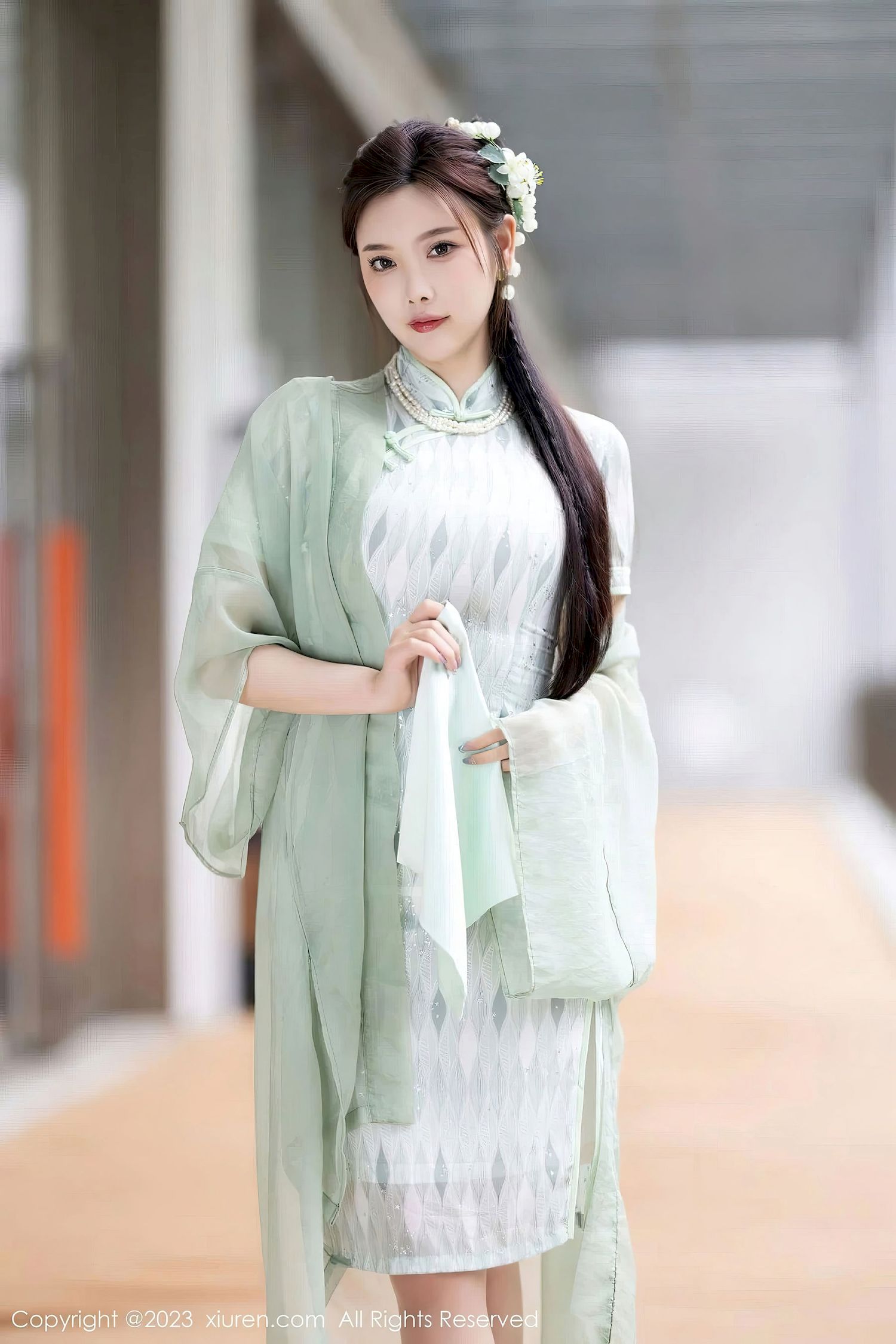 [XiuRen秀人网] No.6983 杨晨晨Yome – 淡绿旗袍+原丝美腿写真-瞬颜部落