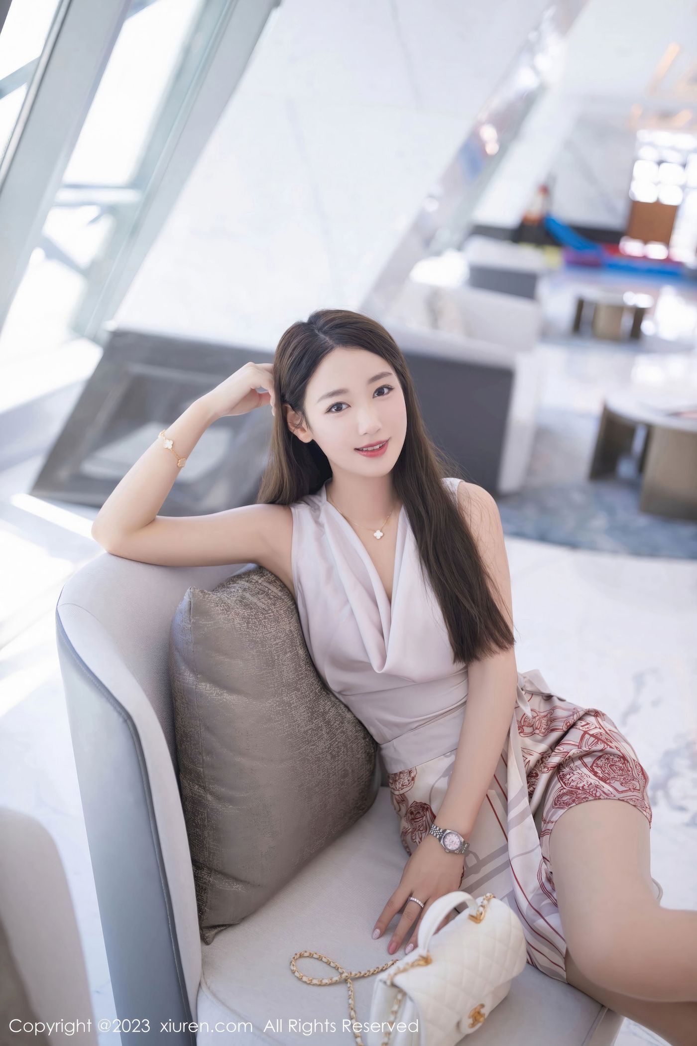图片[13]-[秀人XiuRen] No.7264 唐安琪 – 淡粉上衣+诱人灰丝珠三角旅拍-瞬颜部落