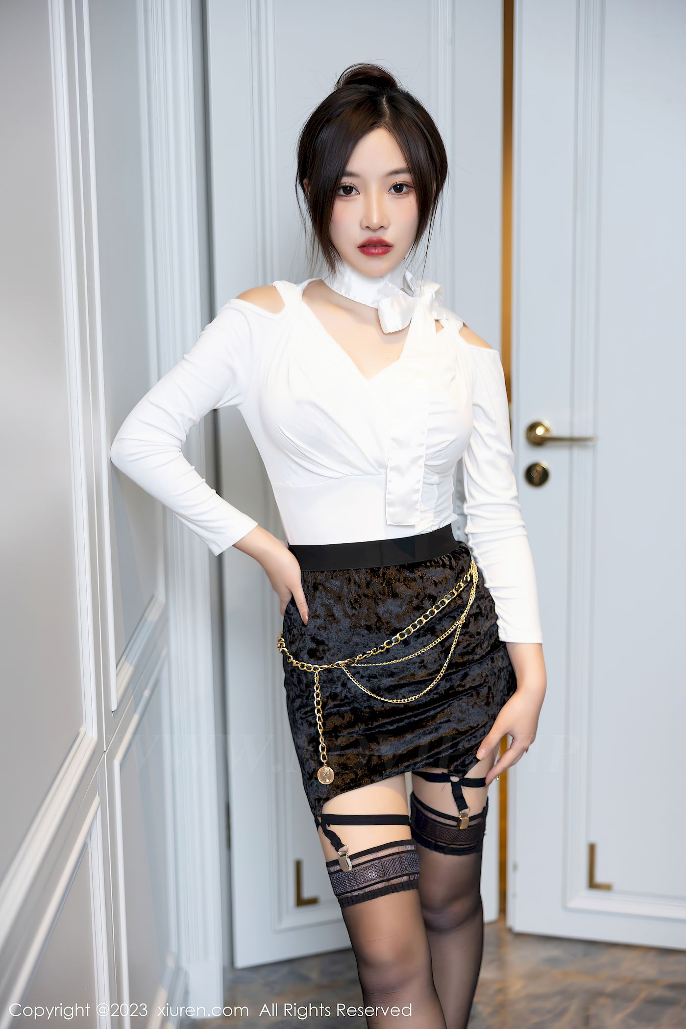 秀人网新人模特可可Cheese白色上衣搭配黑色短裙首套写真 – 美女 –-瞬颜部落