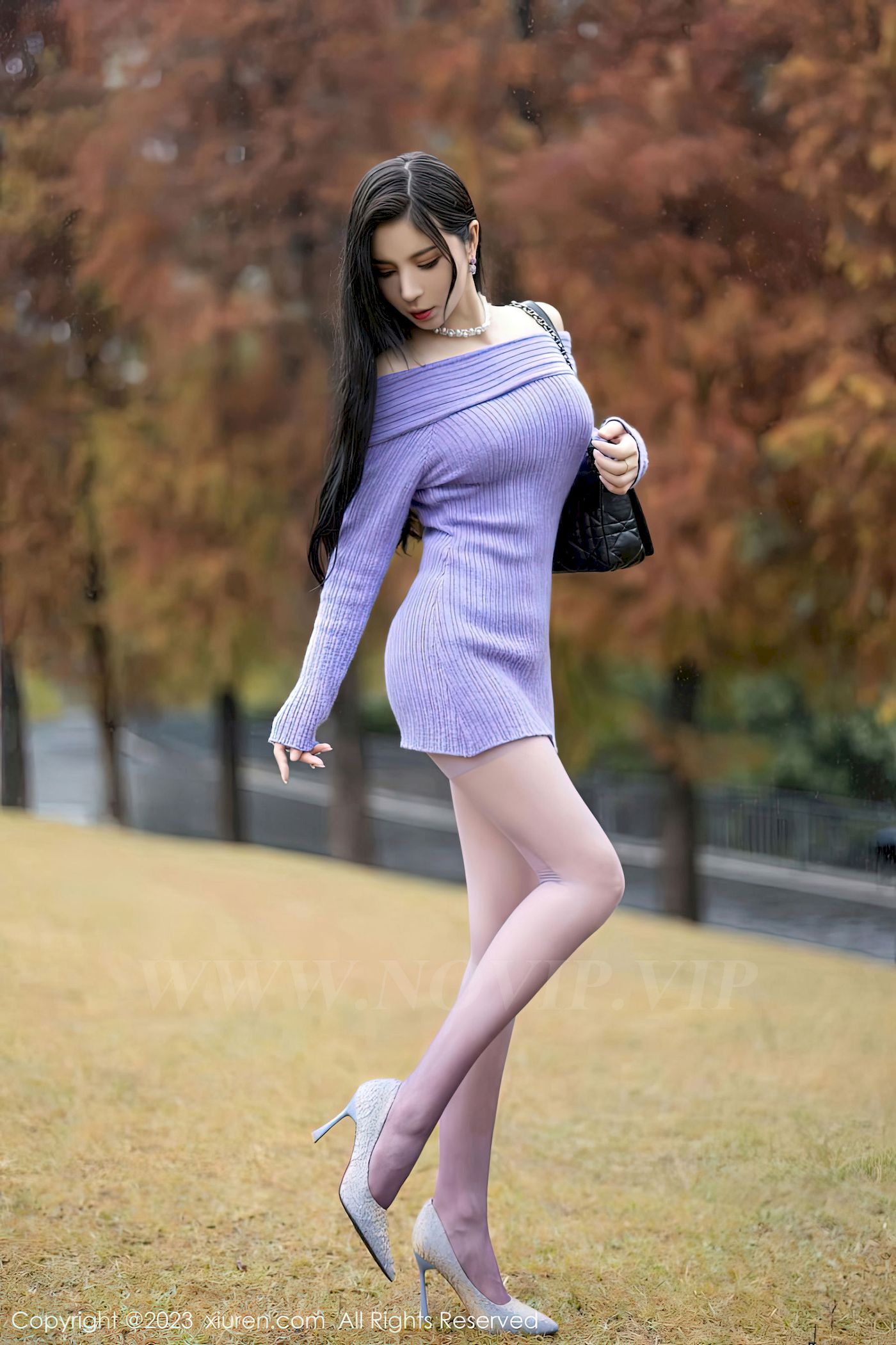 图片[2]-[XiuRen秀人网] No.6277 模特小蛮妖Yummy – 紫色长裙丝袜海南岛旅拍-瞬颜部落