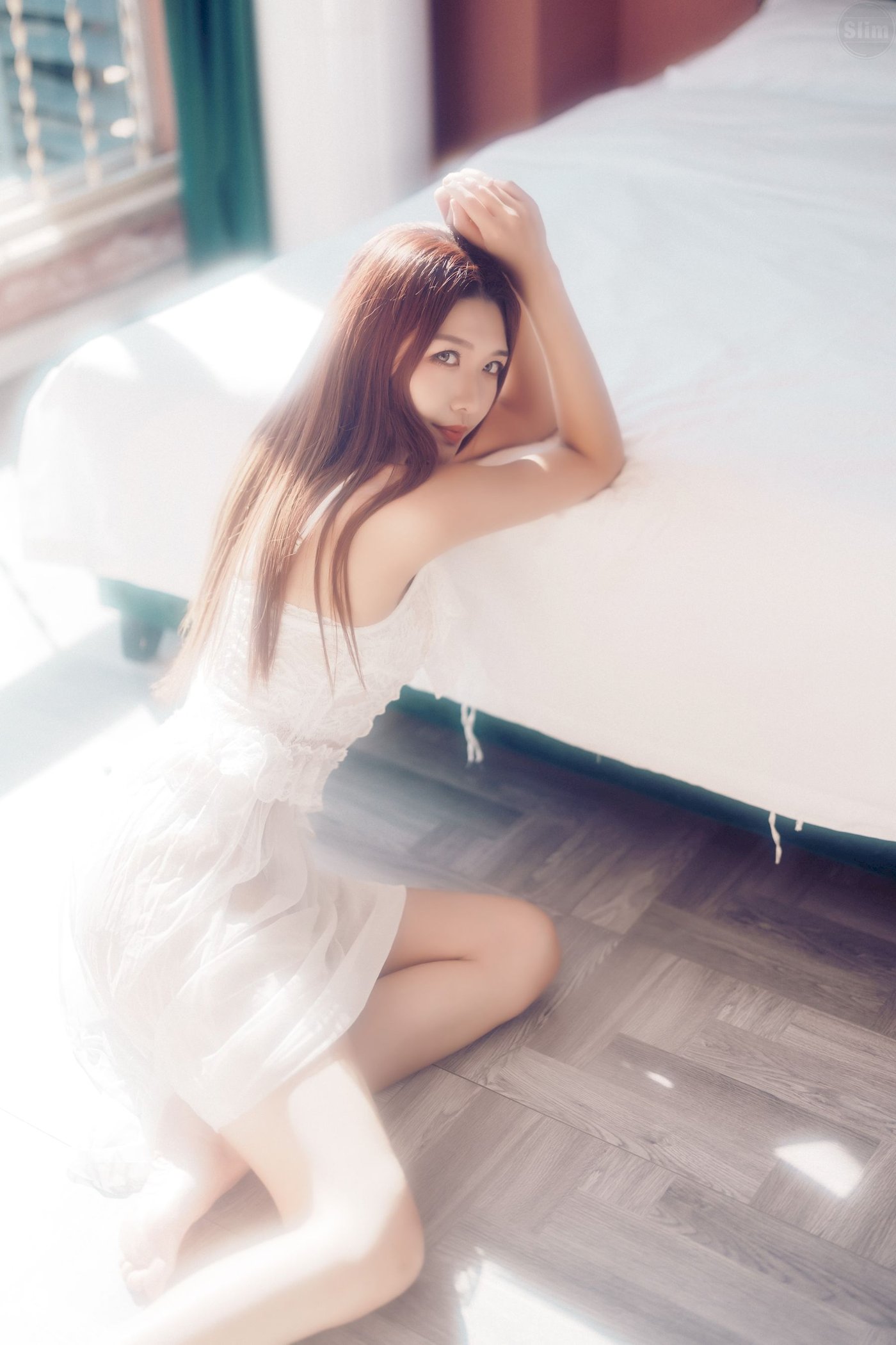 嫩模源纱希喵喵喵修长美腿搭配薄纱白裙私房写真 – 美女 –-瞬颜部落