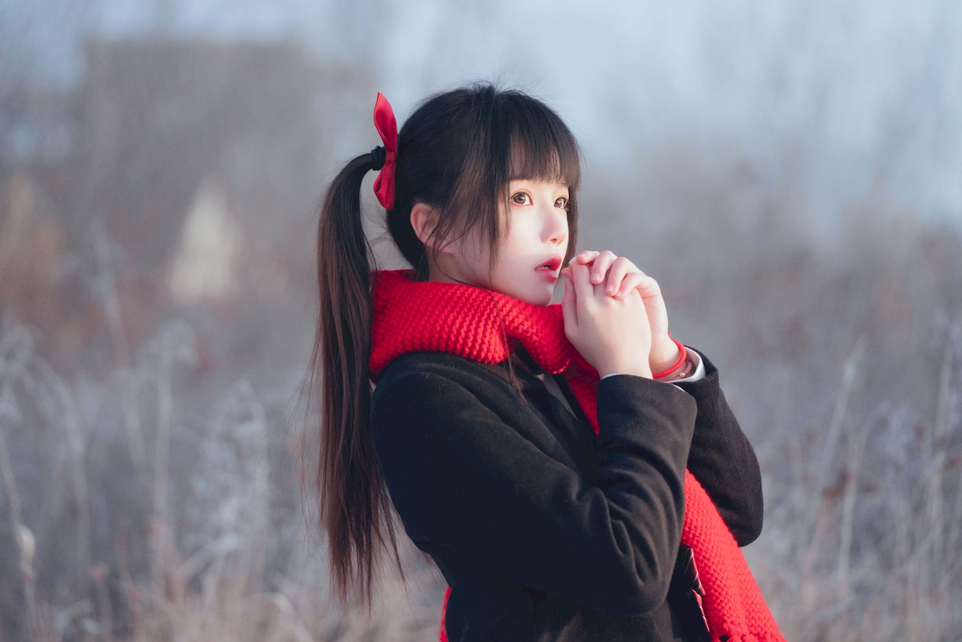 网络美女桜桃喵红色大围巾校服格子裙清纯风户外写真-御萝部落-瞬颜部落