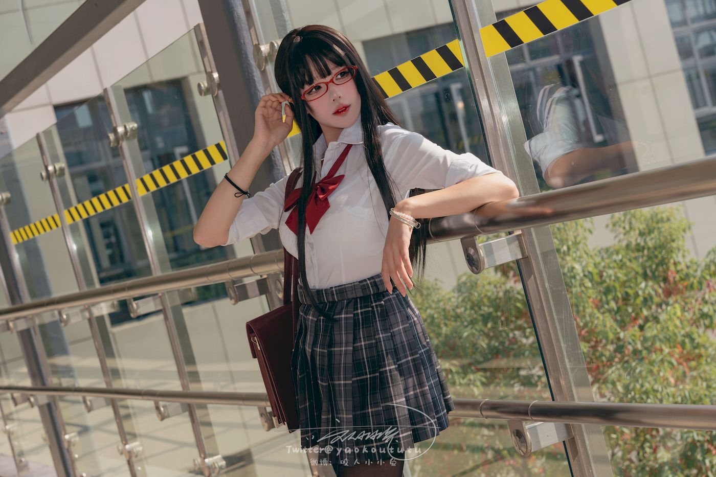 邻家小妹咬一口兔娘黑丝格子裙JK制服电车场景美图-御萝部落-瞬颜部落