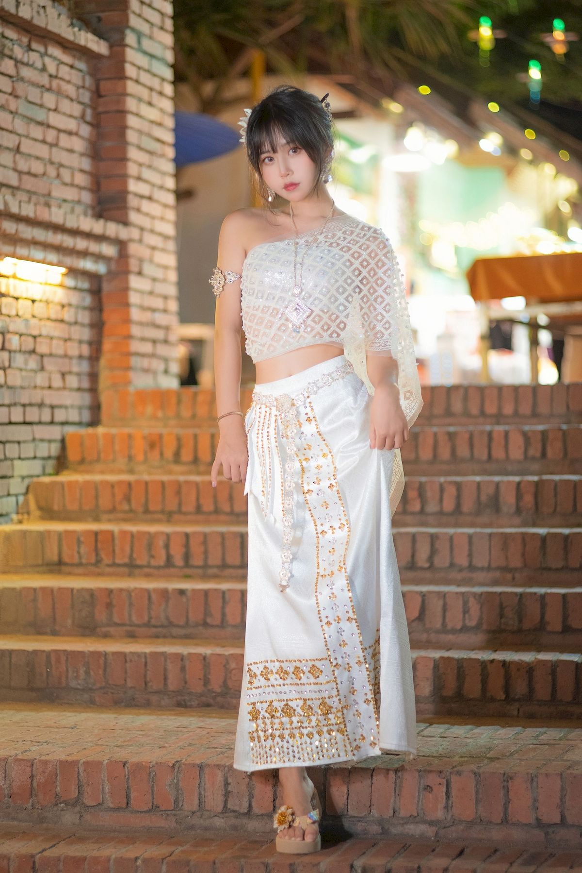 阳光美少女萌芽儿o0西双版纳傣族服饰户外甜美写真-御萝部落-瞬颜部落