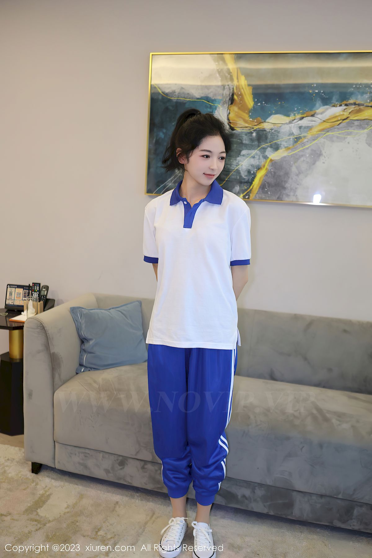 秀人网新人模特茜茜Kimi清纯学妹装扮苗条动人性感写真-御萝部落-瞬颜部落