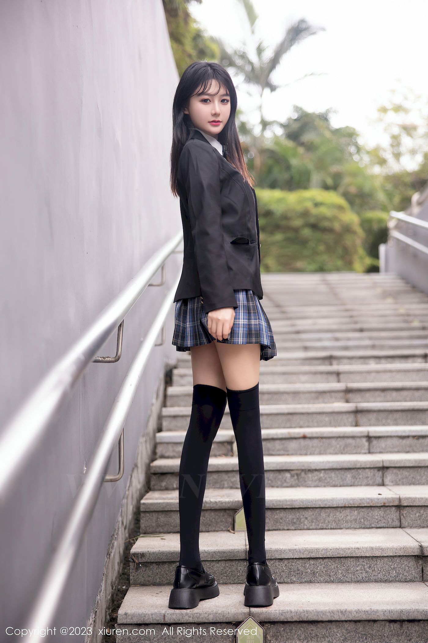 秀人网美女模特幼幼学妹制服格子裙搭配长筒袜性感写真-御萝部落-瞬颜部落