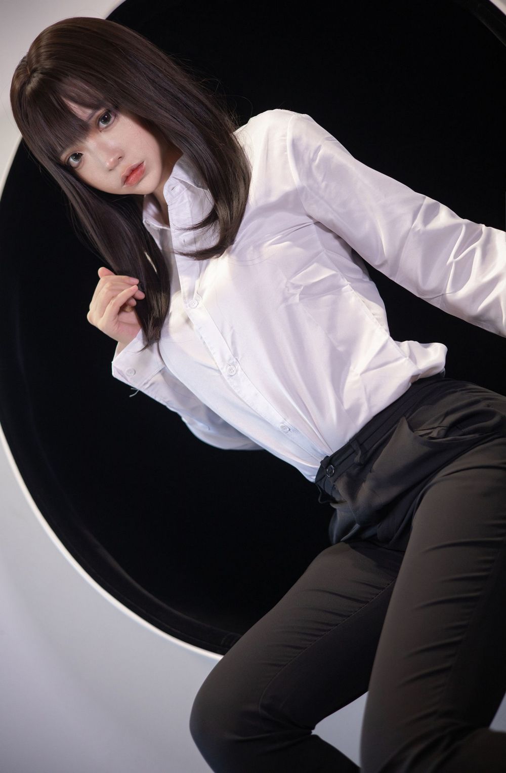 网络美女疯猫ss白衬衫丝袜美腿配长裤职场OL装扮性感写真-御萝部落-瞬颜部落