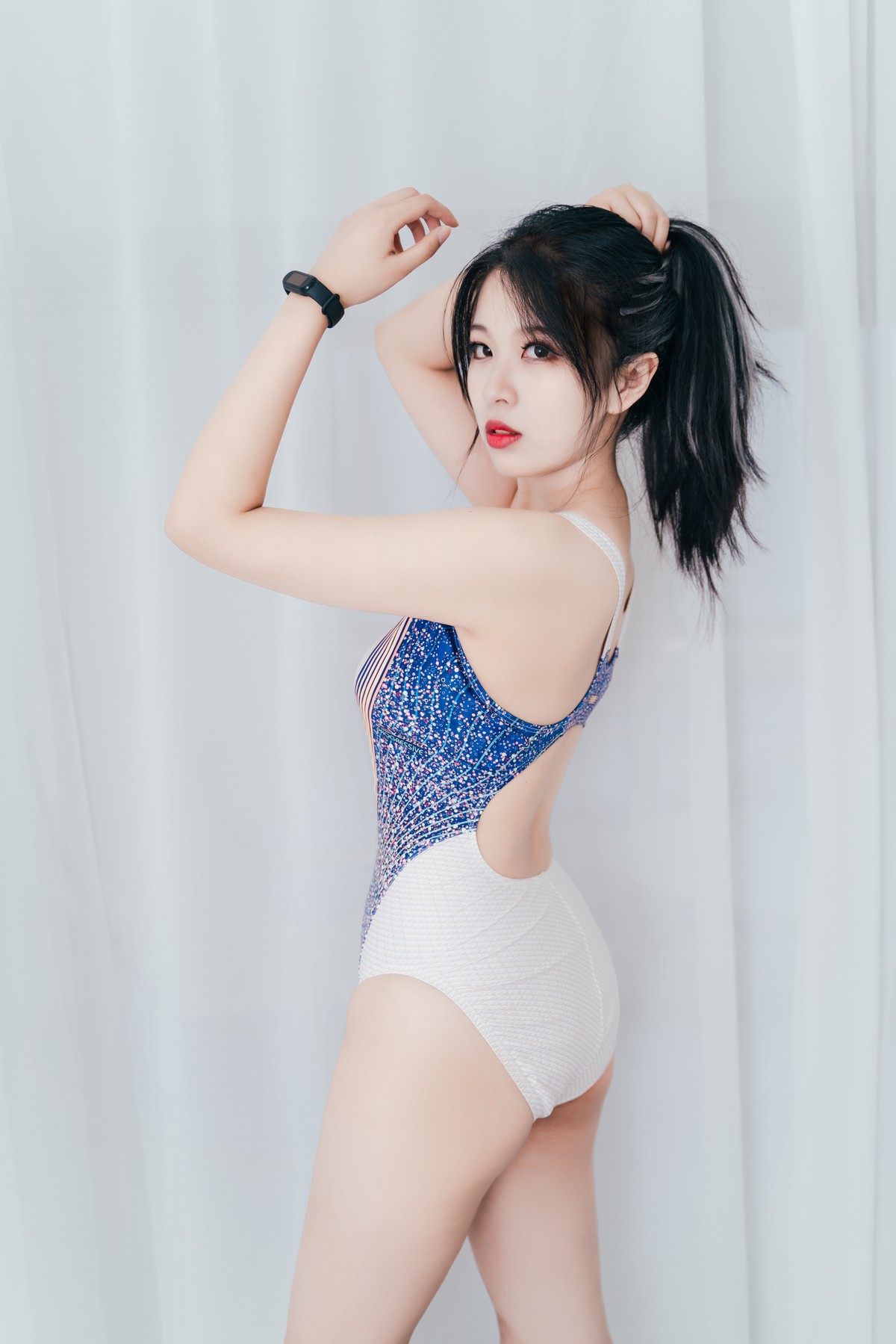 网络美女轩萧学姐连体泳装秀完美身材竞泳主题私房写真-御萝部落-瞬颜部落