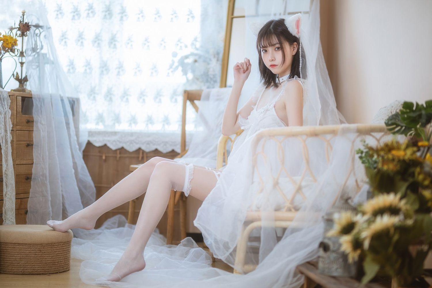 网络美女许岚LAN薄纱吊裙配白色丝袜系列萌萌哒私房写真-御萝部落-瞬颜部落