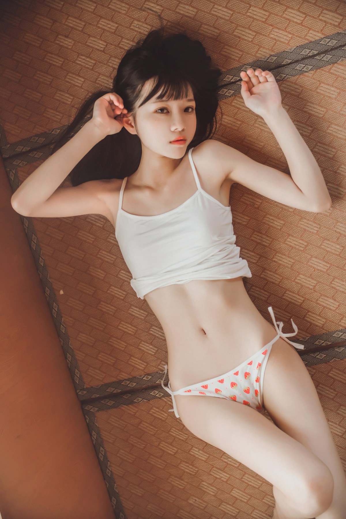 图片[38]-萝莉风COS 桜桃喵 – 小背心2 – COSPLAY-瞬颜部落