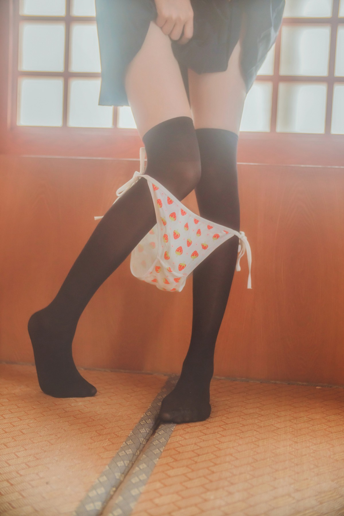 图片[83]-萝莉风COS 桜桃喵 – 小背心2 – COSPLAY-瞬颜部落