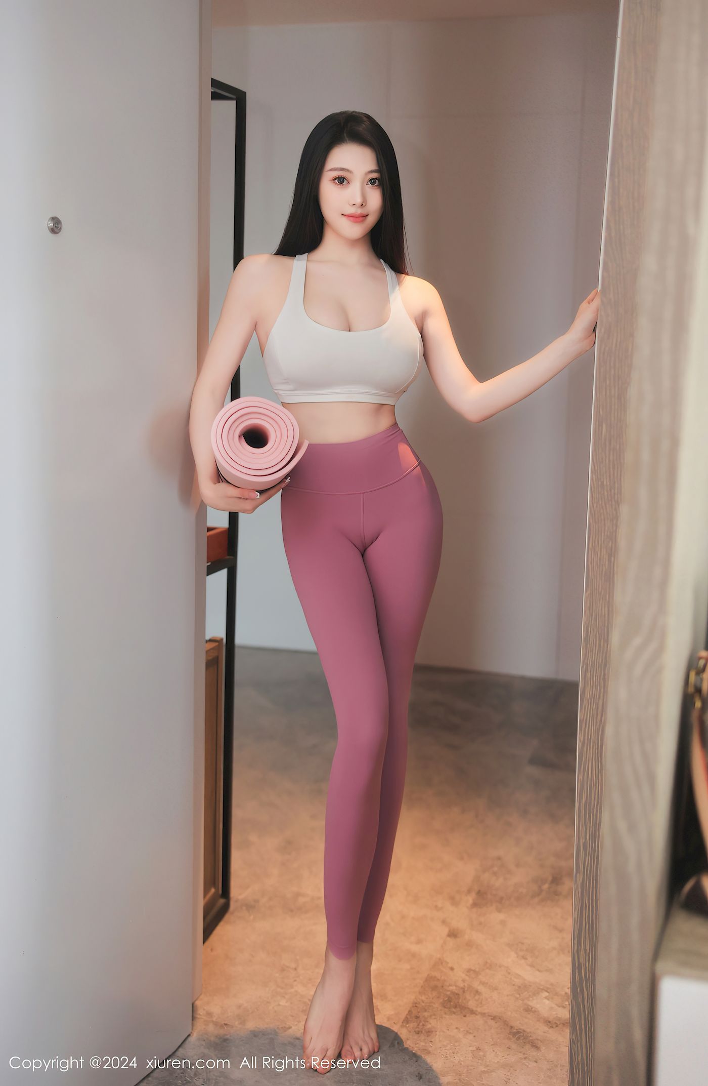 秀人网新人模特清妙粉色瑜伽服饰苗条身姿首套写真-御萝部落-瞬颜部落