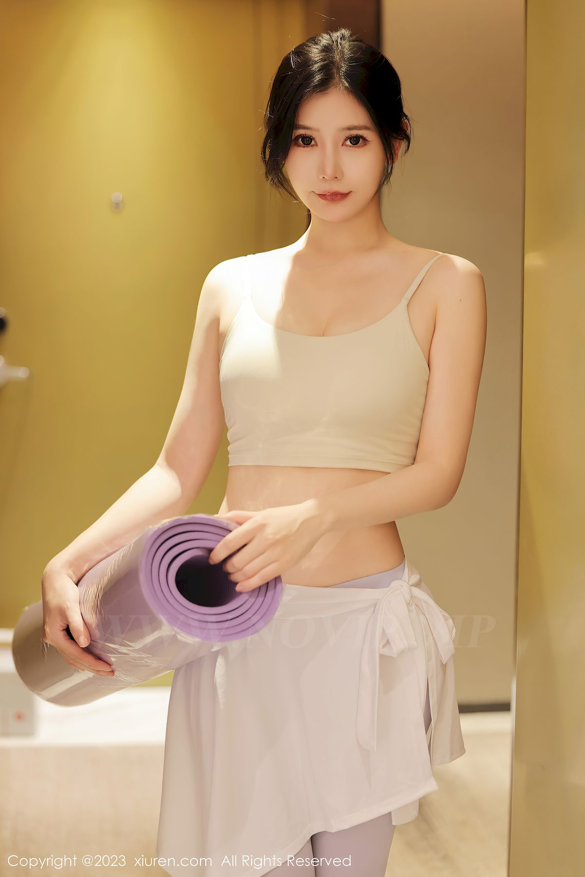 秀人网美女模特尹甜甜浅色运动服饰洁白肤色广州旅拍-御萝部落-瞬颜部落