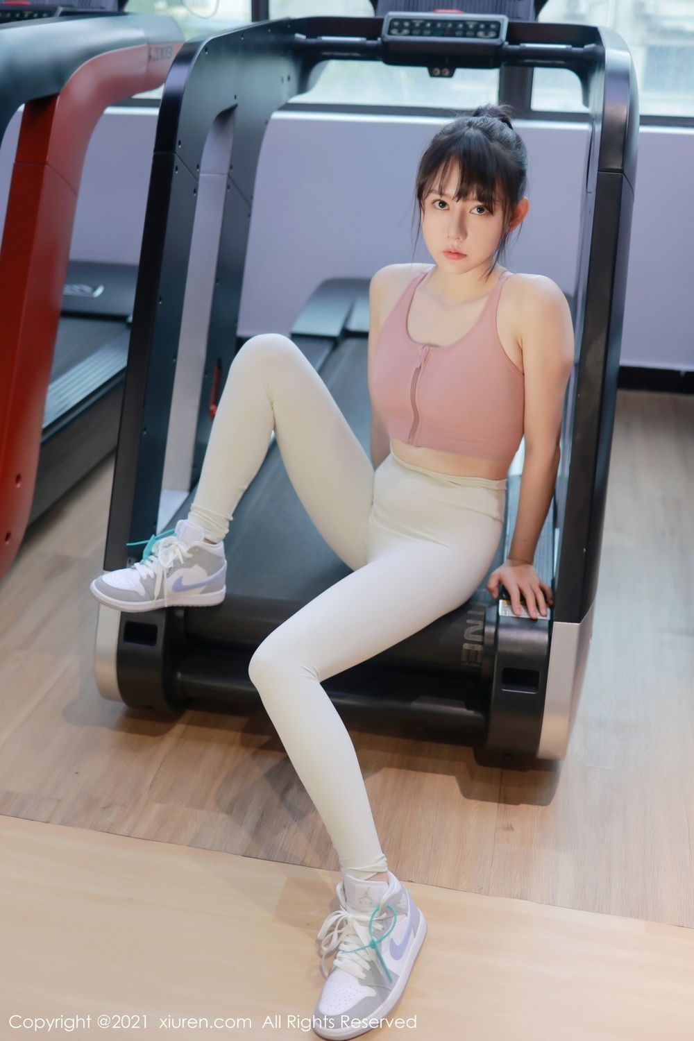 秀人网新人模特韩希蕾健身房紧身裤运动内衣服饰性感写真-御萝部落-瞬颜部落