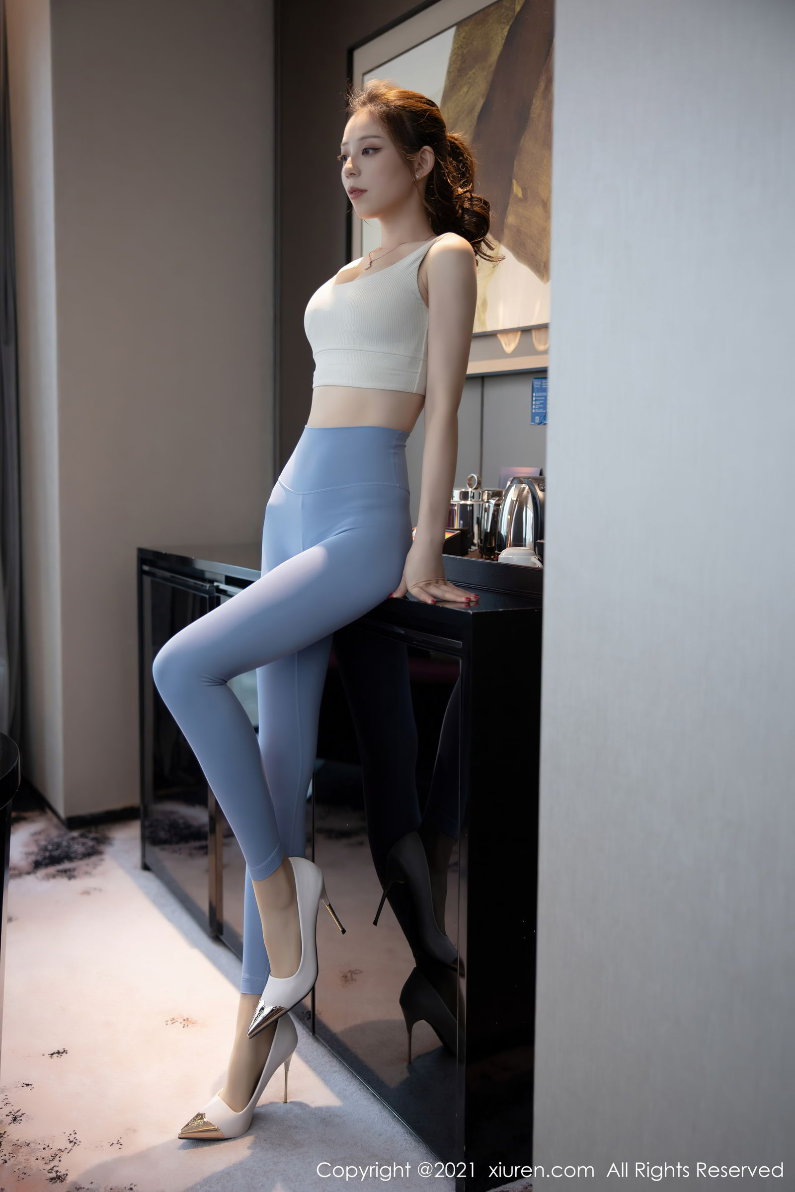 秀人网美女模特言沫超紧身运动服健美身材小蛮腰主题写真-御萝部落-瞬颜部落