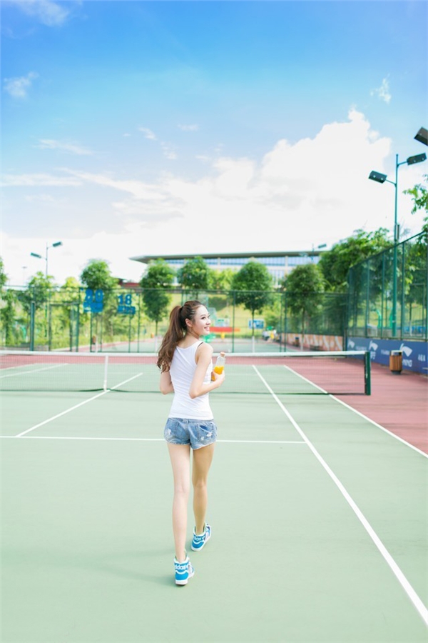 清纯美女校花球场气质写真 美丽的风景线-御萝部落-瞬颜部落