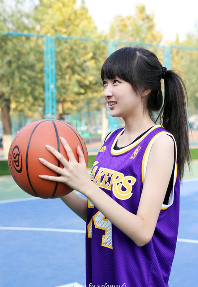 阳光少女身着科比战衣-御萝部落-瞬颜部落