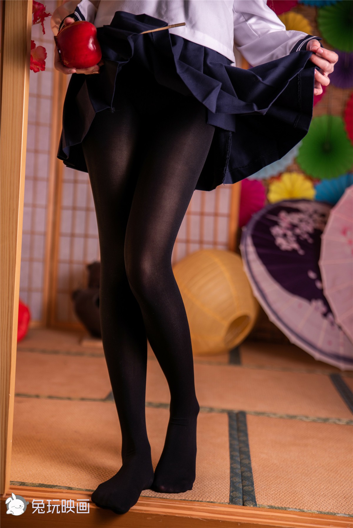 兔玩映画系列 Vol.053 冬天里的黑丝JK裙_ – COSPLAY-瞬颜部落