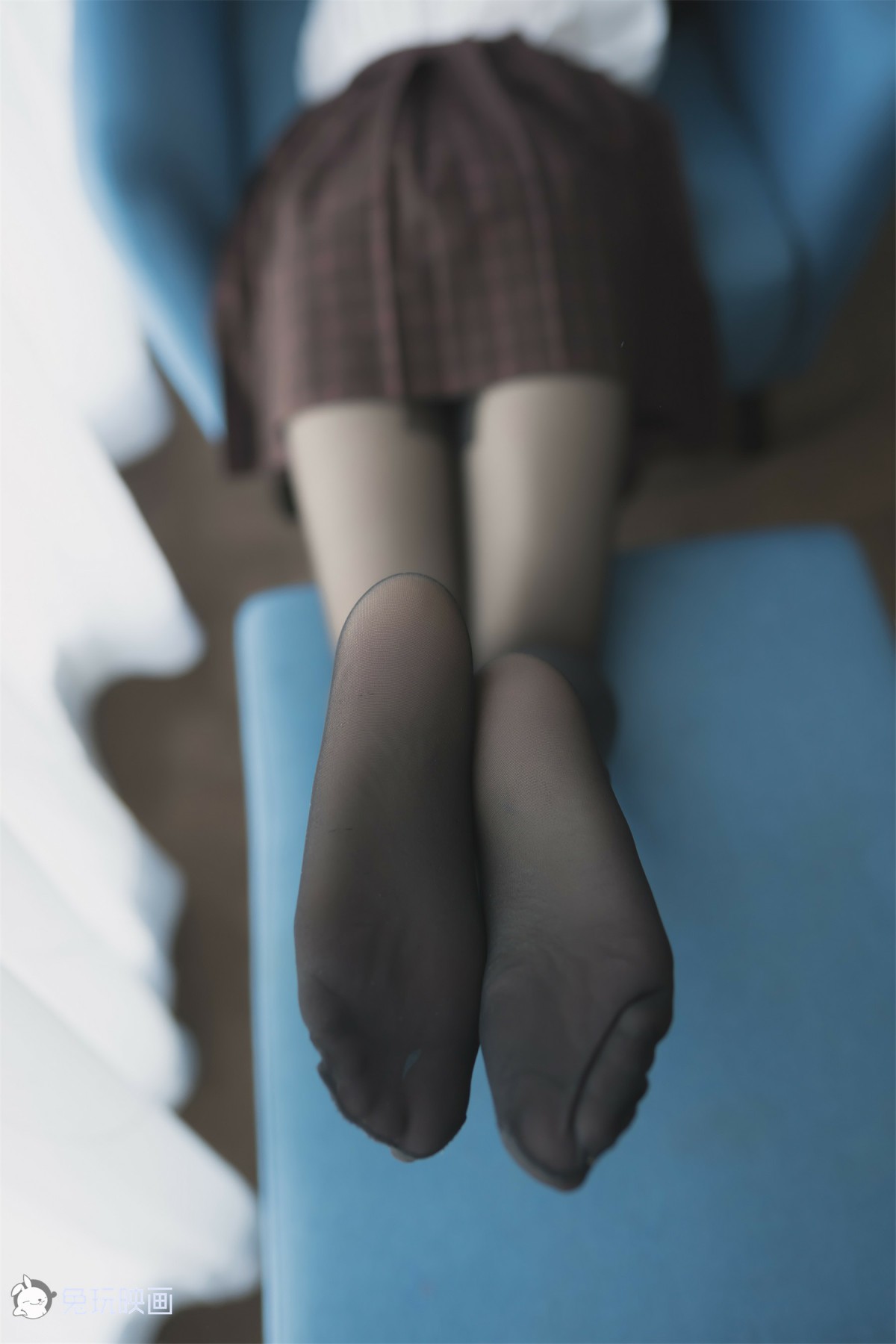 图片[32]-兔玩映画系列 Vol.051 蓝椅子上的黑丝少女_ – COSPLAY-瞬颜部落