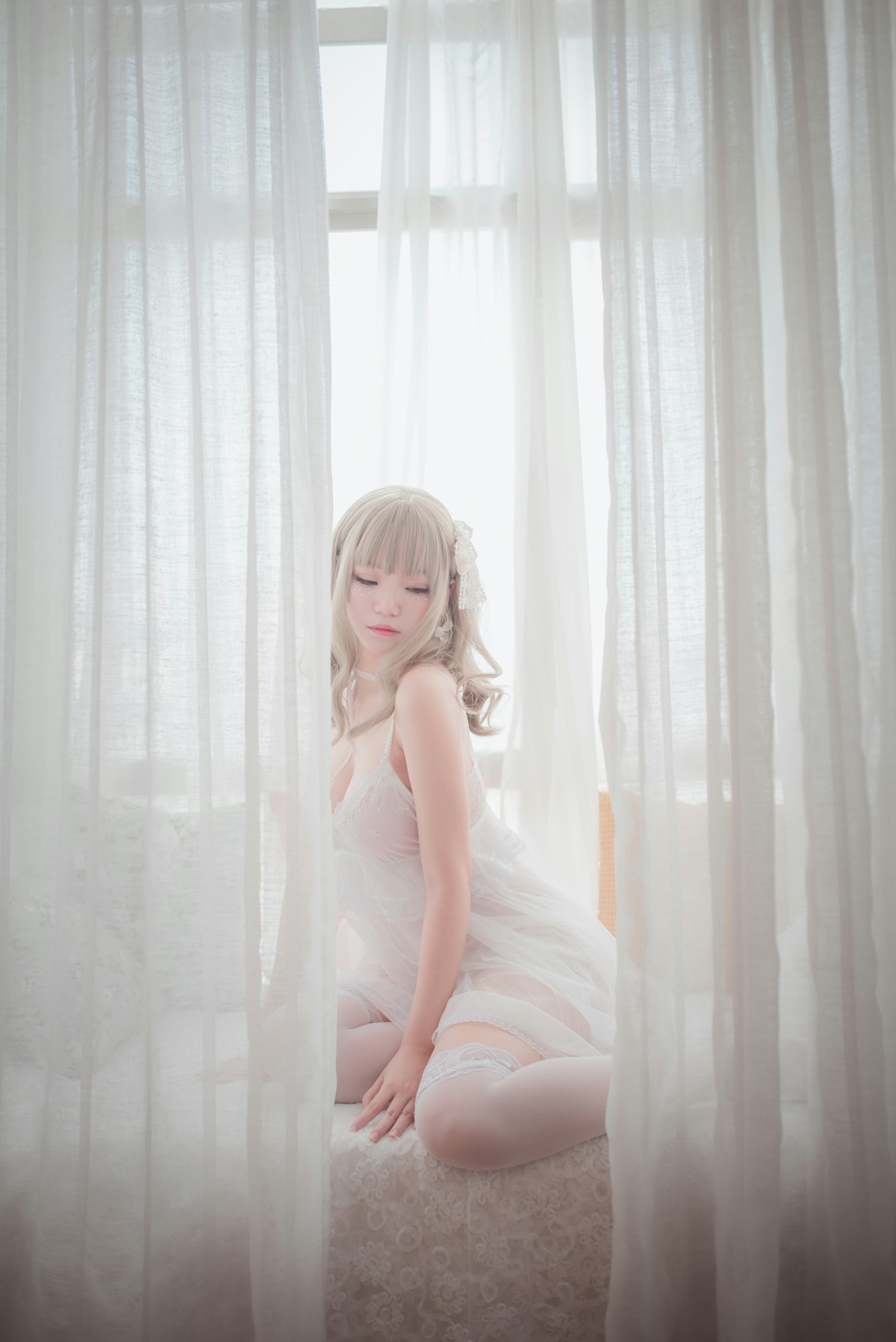 图片[10]-性感人气COSER Yoko宅夏Cos – 白色丝质连衣裙 – COSPLAY-瞬颜部落