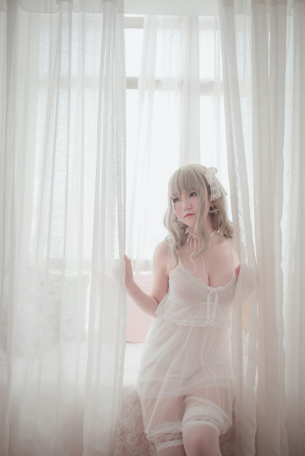 图片[12]-性感人气COSER Yoko宅夏Cos – 白色丝质连衣裙 – COSPLAY-瞬颜部落