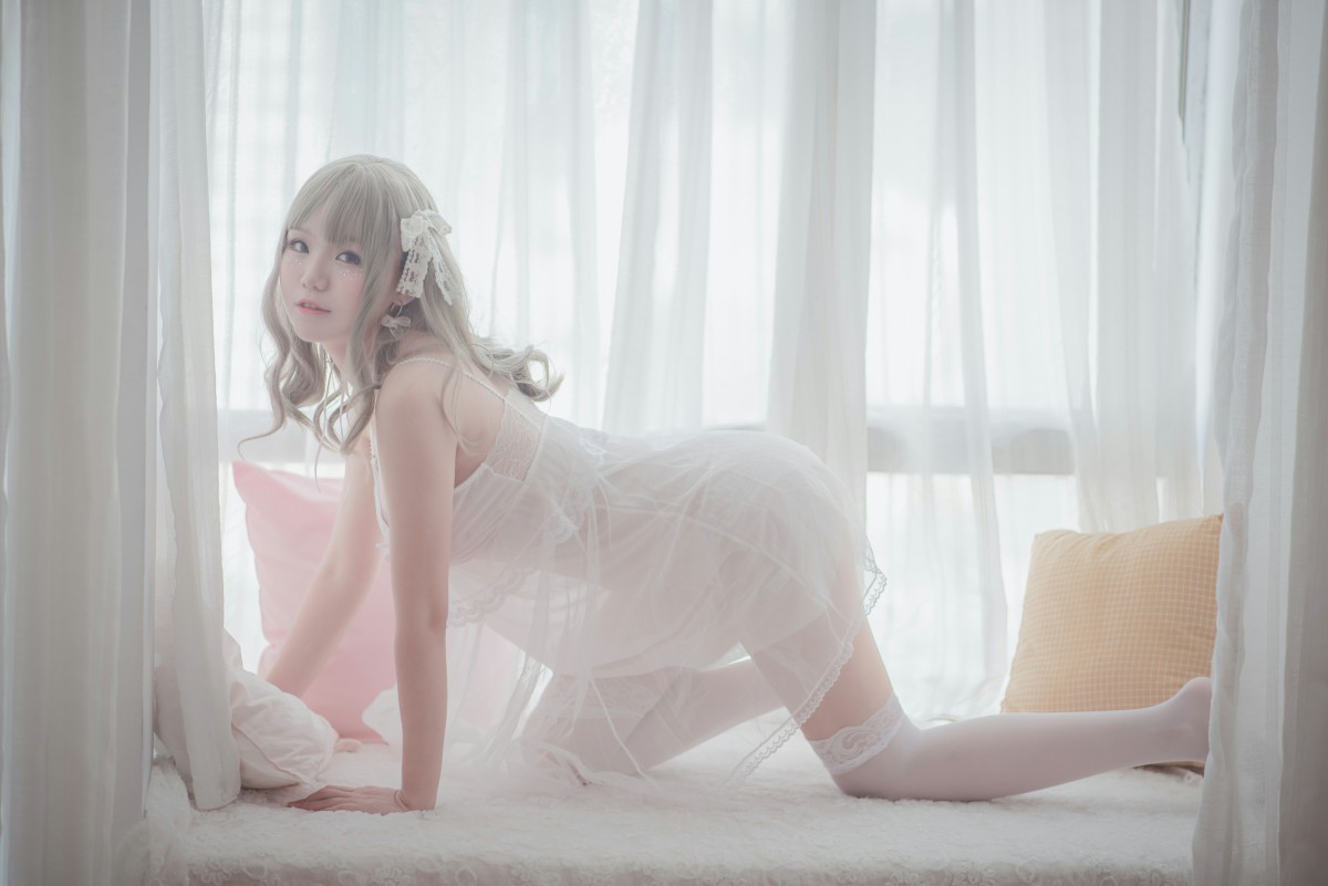 图片[19]-性感人气COSER Yoko宅夏Cos – 白色丝质连衣裙 – COSPLAY-瞬颜部落