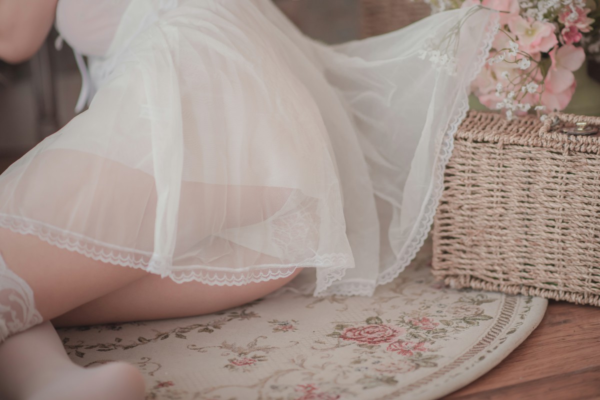 图片[24]-性感人气COSER Yoko宅夏Cos – 白色丝质连衣裙 – COSPLAY-瞬颜部落