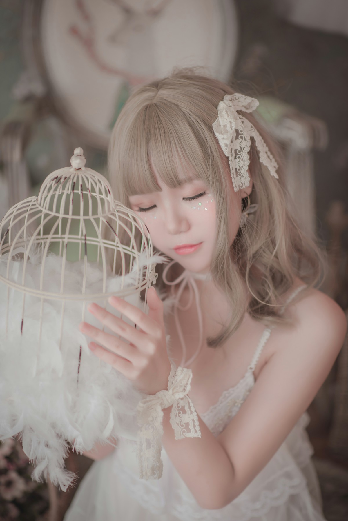 图片[25]-性感人气COSER Yoko宅夏Cos – 白色丝质连衣裙 – COSPLAY-瞬颜部落