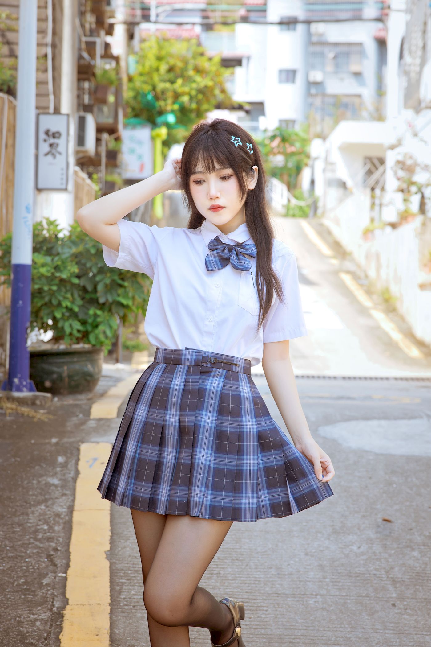 不呆猫身穿学生装JK制服搭配黑丝美腿妩媚写真-御萝部落-瞬颜部落