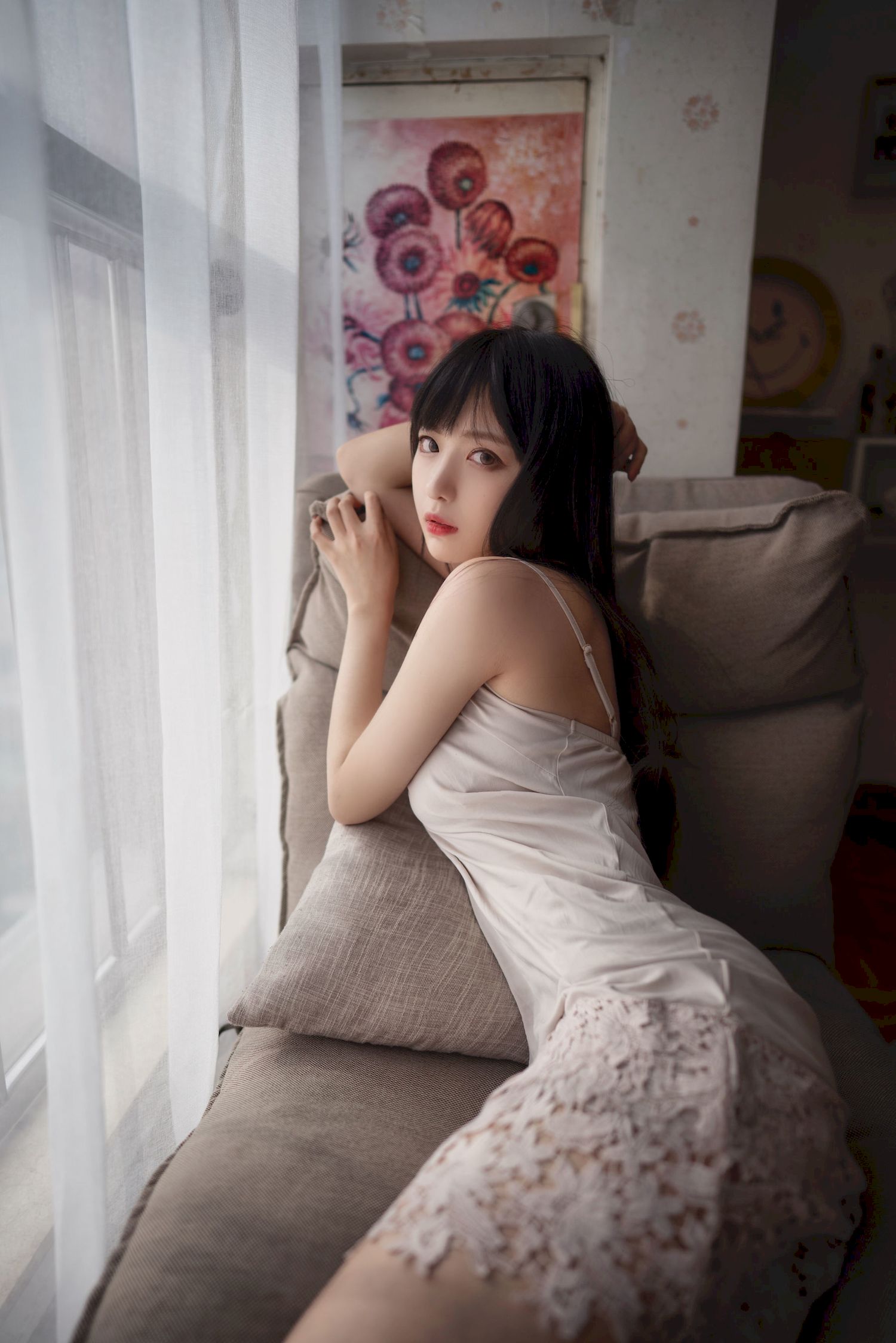 长发正妹Shika小鹿鹿娇好颜值白色服饰私房写真-御萝部落-瞬颜部落
