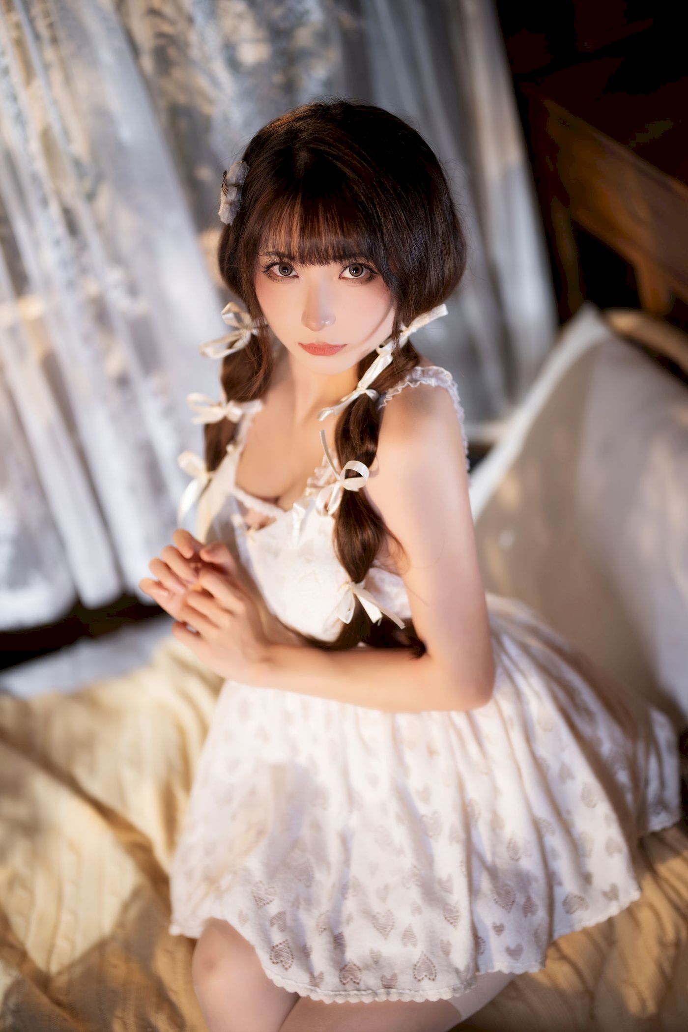 清纯少女是三不是世w素色吊裙白色丝袜居家写真-御萝部落-瞬颜部落