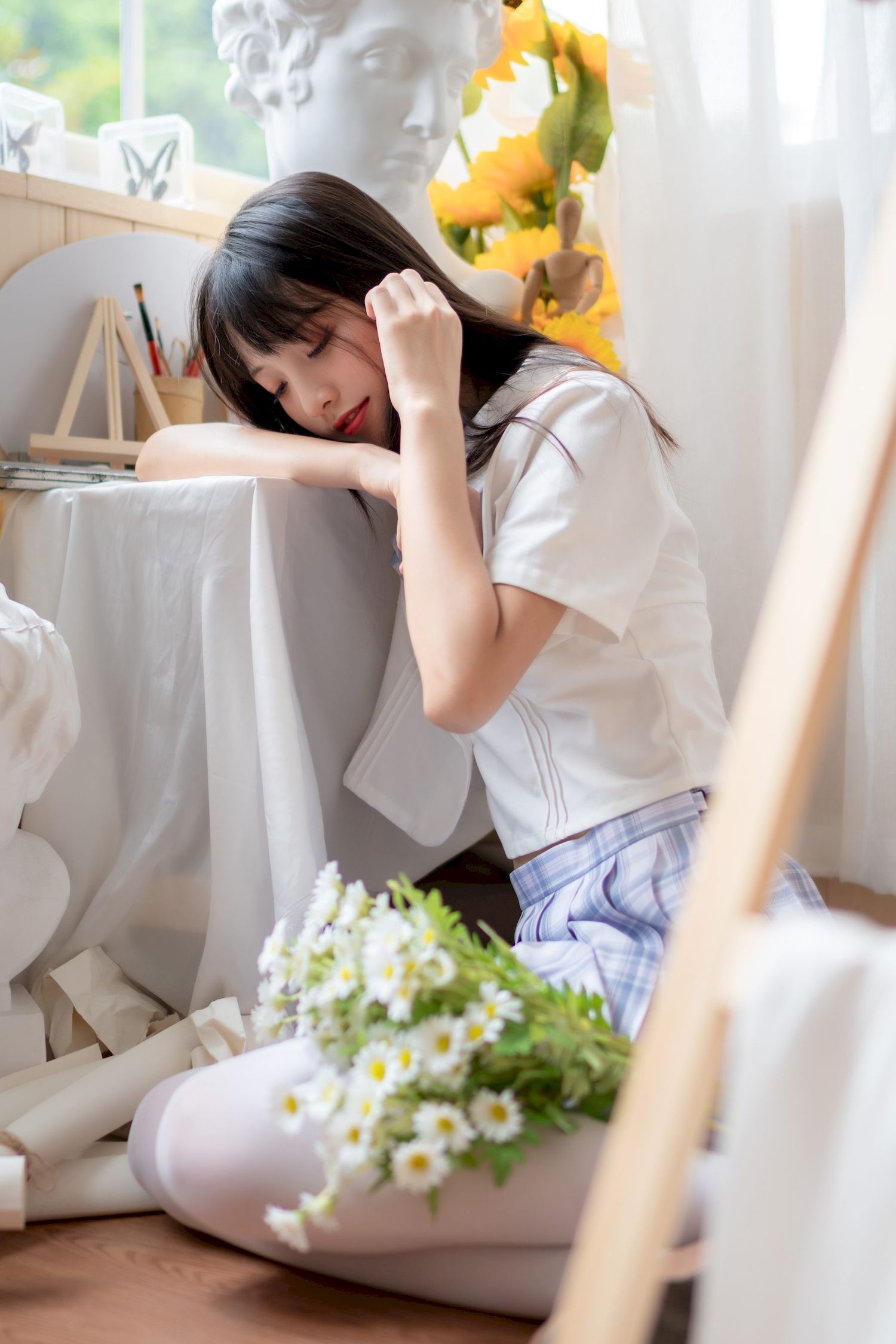 清纯妹子西呱呀呀呀学生制服搭配白色丝袜写真-御萝部落-瞬颜部落