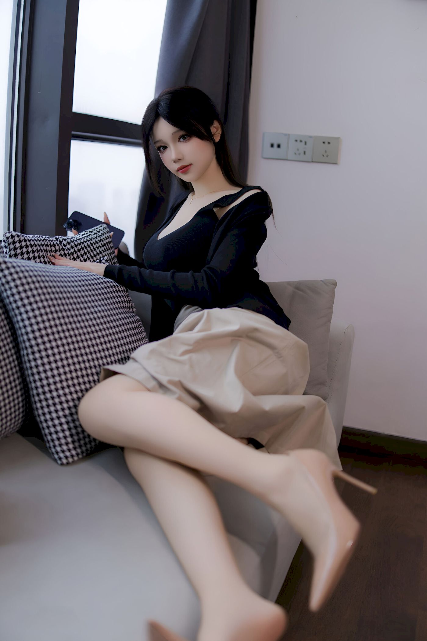 雪晴Astra丝足美腿职场大姐姐主题写真