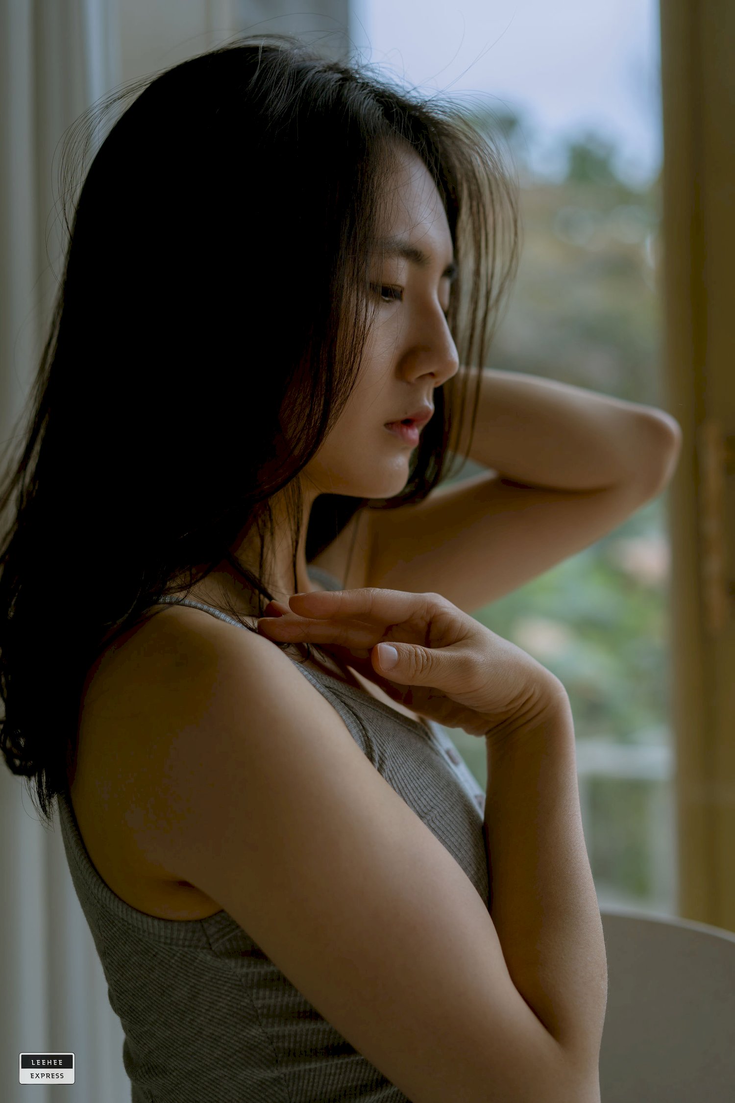 LEEHEE EXPRESS美女Ray毛衣长裙显姣好身材