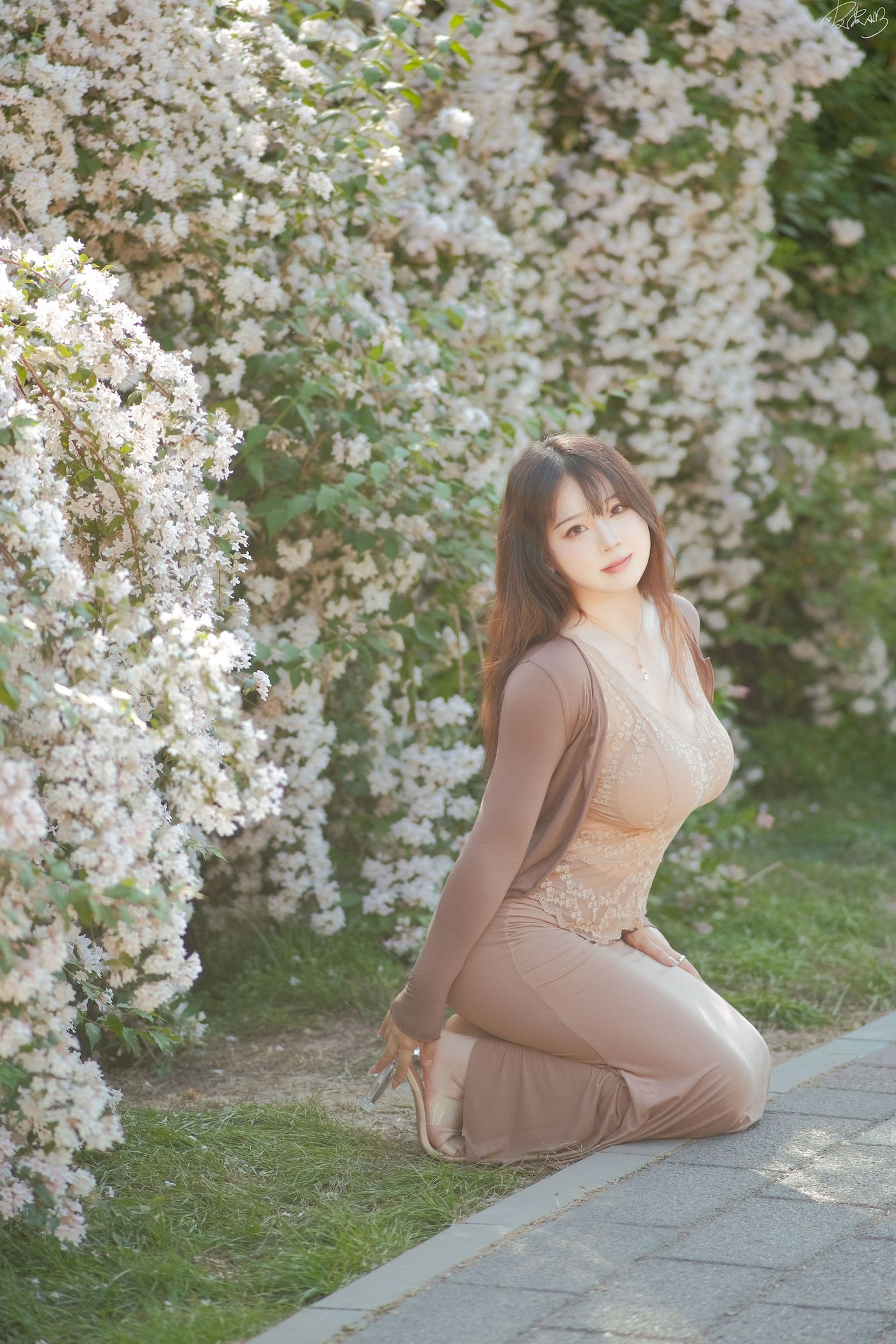 皮皮奶可可爱了啦公园长椅人妻户外写真