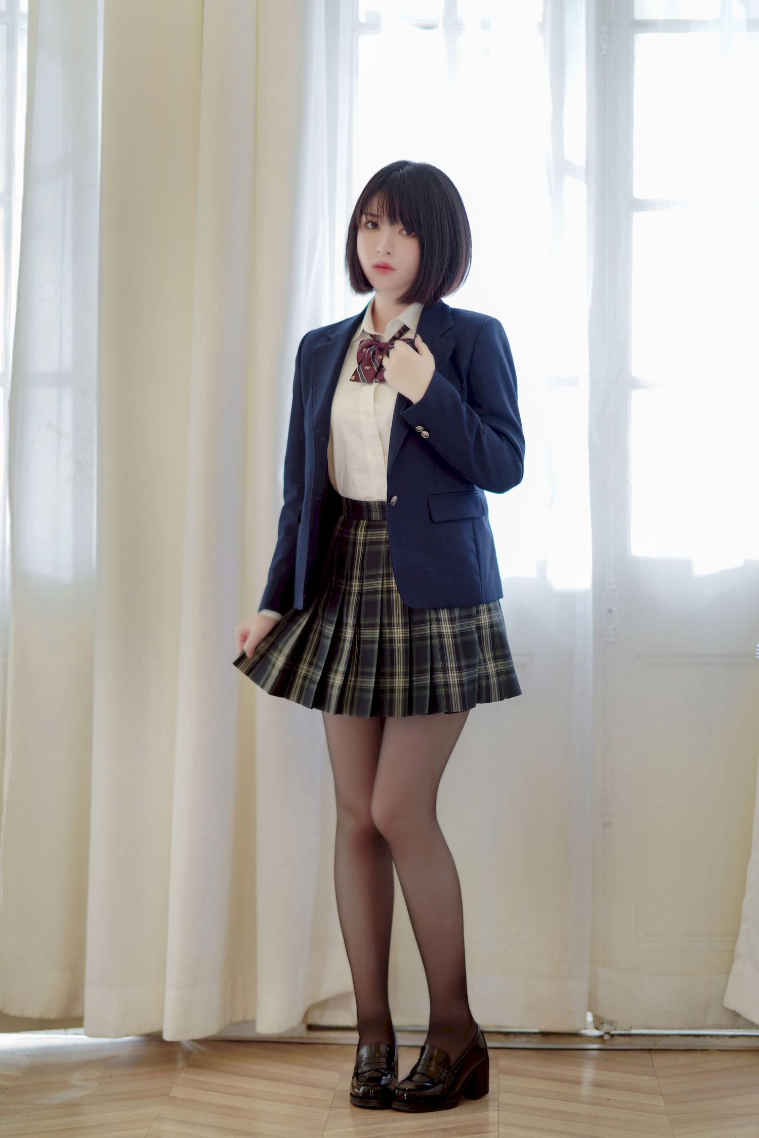 短发美女半半子_黑丝JK制服彼女の主题性感写真-御萝部落-瞬颜部落