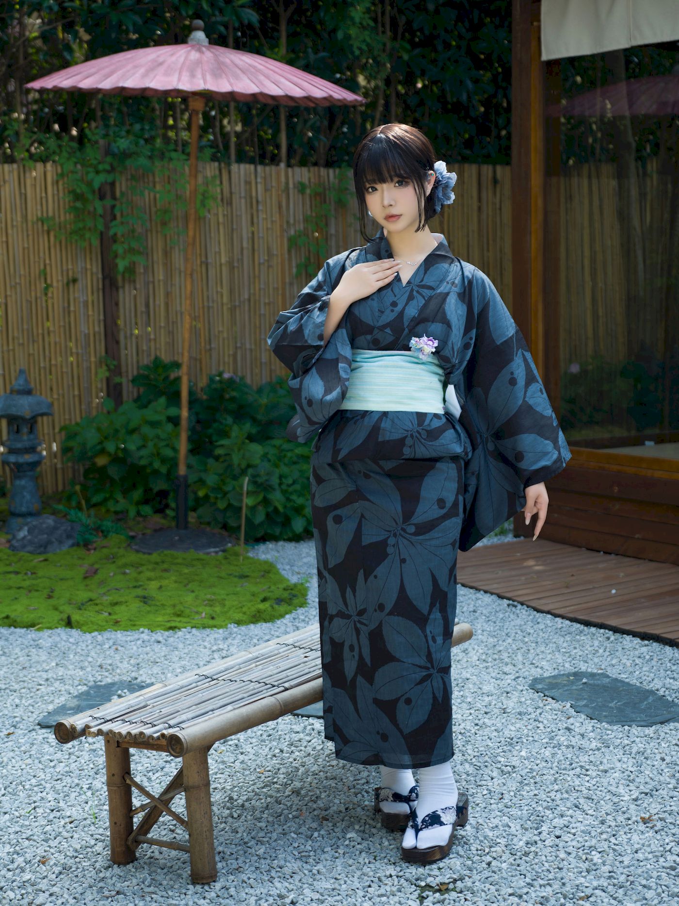 网络美女yuuhui玉汇深色和服庭院里的宠儿写真-御萝部落-瞬颜部落